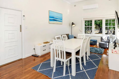 Normanville, Large Historic Three Bedroom Home - Accommodation Main Beach 3