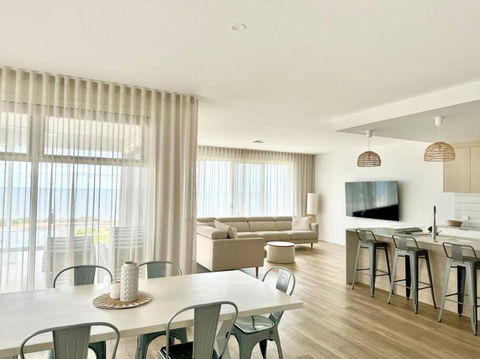 North Beach Hamptons - Accommodation Main Beach 0