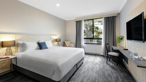 Oaks Sydney North Ryde Suites - Accommodation Main Beach 0