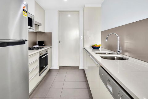 North Sydney Large Two Bedroom MIL2302 - Accommodation Main Beach 3