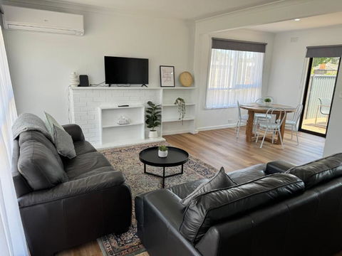 Nth Central 4BR Reno W WiFi - Accommodation Main Beach 0