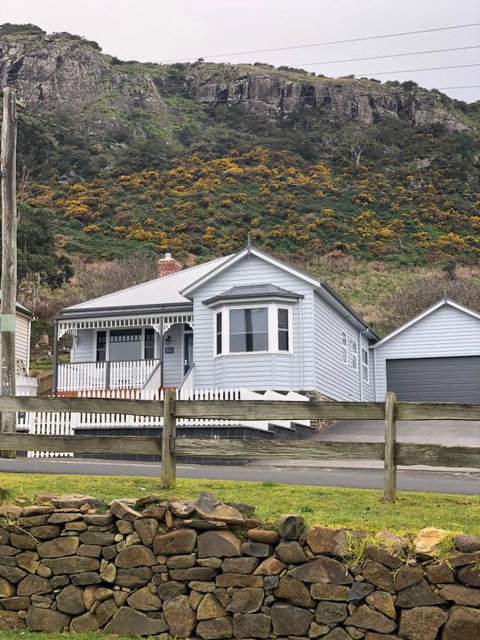Number 10 -Queen Room With B/fast - Accommodation Main Beach 1
