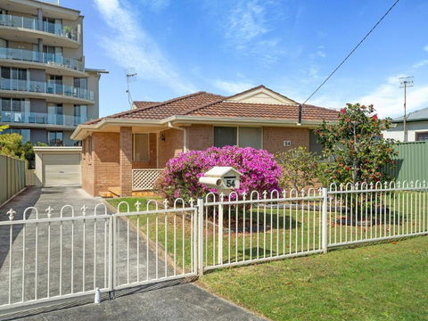 Oakland Holiday Home - Accommodation Main Beach 1