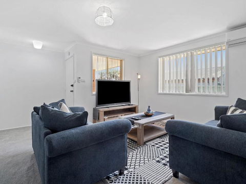 Oakland Holiday Home - Accommodation Main Beach 3