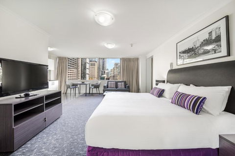 Oaks Sydney Hyde Park Suites - Accommodation Main Beach 1