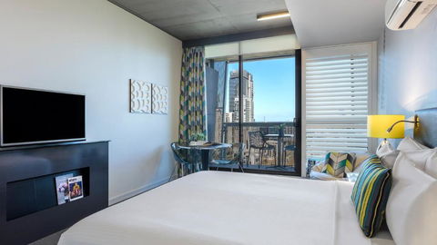 Oaks Melbourne On William Suites - Accommodation Main Beach 2