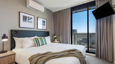 Oaks Melbourne On William Suites - Accommodation Main Beach 1