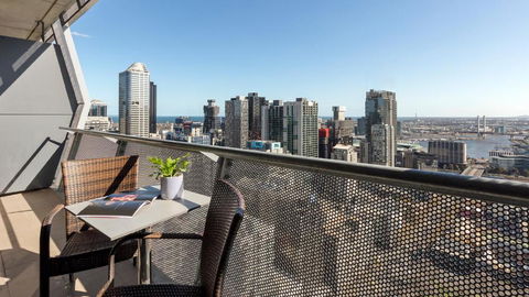 Oaks Melbourne On William Suites - Accommodation Main Beach 3