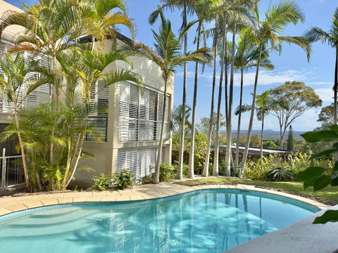 Oasis Rooftop Spa Apartment - Accommodation Main Beach 0