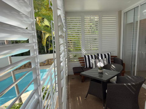 Oasis Rooftop Spa Apartment - Accommodation Main Beach 1