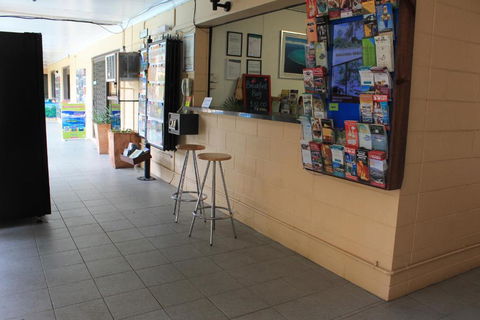 Oasis Inn Apartments - Accommodation Main Beach 2
