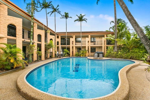 Oasis Inn Apartments - Accommodation Main Beach 0