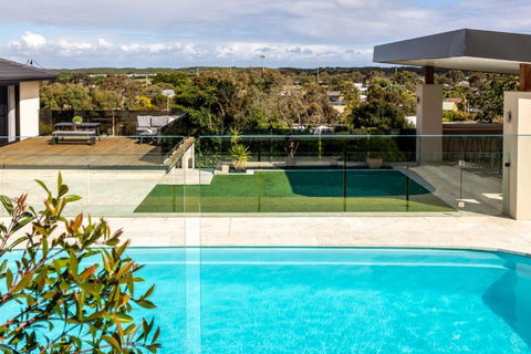 OASIS ON SUNSET - Tranquility Close To The Ocean - Accommodation Main Beach 0