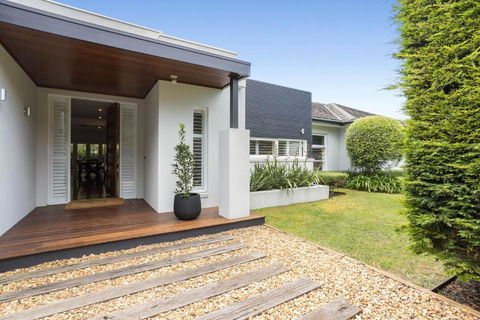 Oasis Portsea - Accommodation Main Beach 0