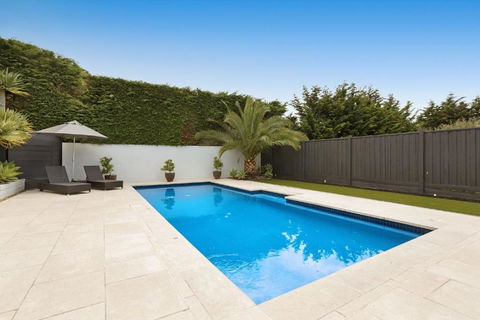 Oasis Portsea - Accommodation Main Beach 1
