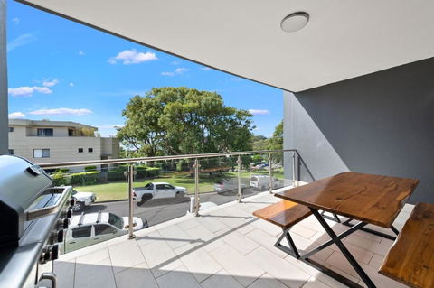 Oasis Unit 3 5 Laman Street - Accommodation Main Beach 0