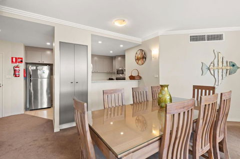 Oasis Unit 3 5 Laman Street - Accommodation Main Beach 3