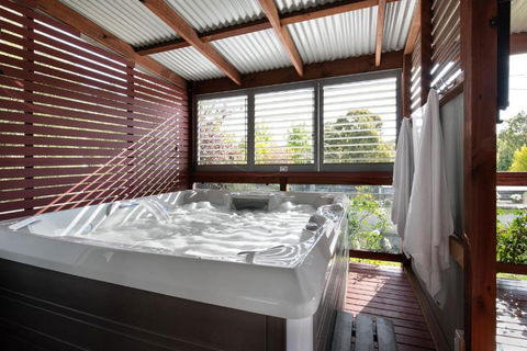 Oblique - Accommodation Main Beach 0