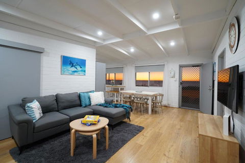 OCEA84 - Quinns Beach Shack: Ocean Views - Accommodation Main Beach 0