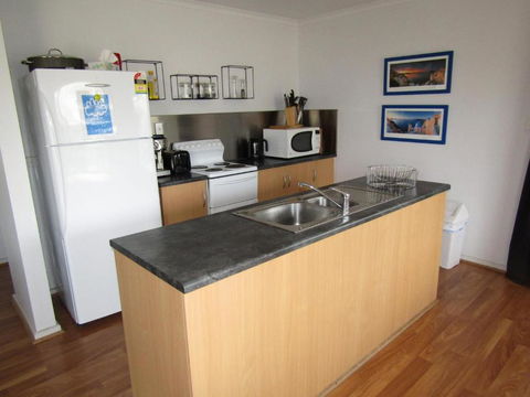 Ocean 17 - Accommodation Main Beach 1