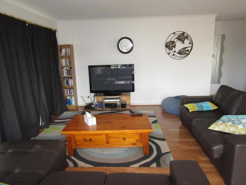 Ocean 17 - Accommodation Main Beach 3