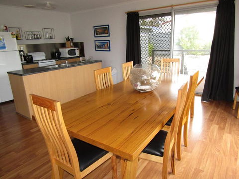 Ocean 17 - Accommodation Main Beach 2