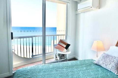 Ocean And Beach View - Accommodation Main Beach 3