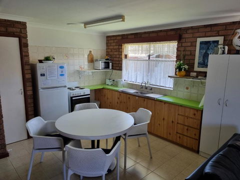 Ocean Beach Chalet 16 - Accommodation Main Beach 1