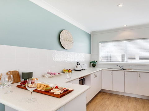 Ocean Blue Apartment Three - Accommodation Main Beach 2