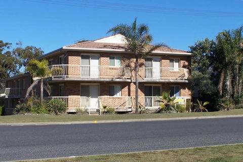 Ocean Breeze 4 - Bring Your Own Linen. - Accommodation Main Beach 0