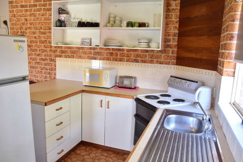Ocean Breeze 4 - Bring Your Own Linen. - Accommodation Main Beach 1