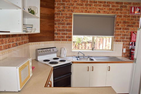 Ocean Breeze 4 - Bring Your Own Linen. - Accommodation Main Beach 2