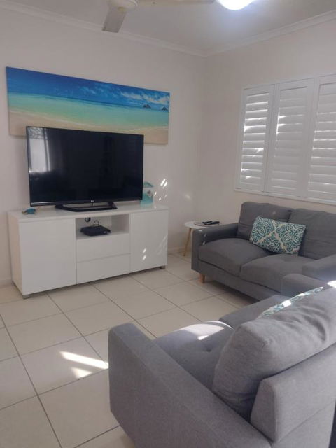 Ocean Breeze Apartments - Accommodation Main Beach 1