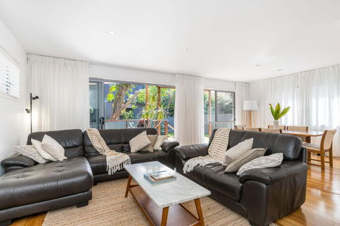 Ocean Breeze - Accommodation Main Beach 3