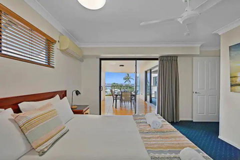 Ocean Breeze @ Coral Sands - Accommodation Main Beach 0