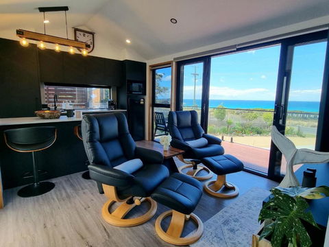 Ocean Breeze Homestays 1 - Accommodation Main Beach 1
