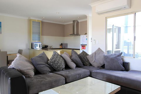 Ocean Breeze - Accommodation Main Beach 3