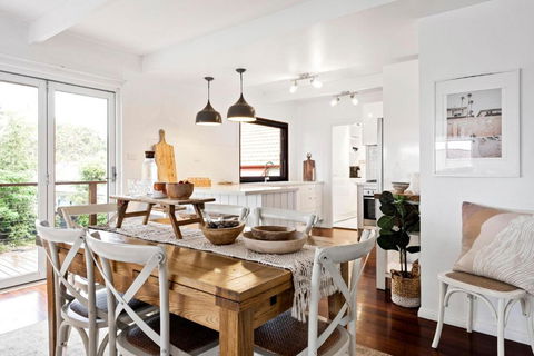Ocean Breeze - Accommodation Main Beach 0