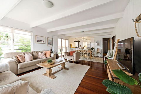 Ocean Breeze - Accommodation Main Beach 1