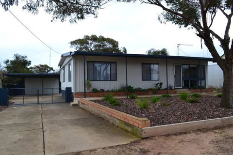 Ocean Breeze - Accommodation Main Beach 0