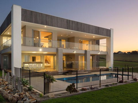 Ocean Breeze - Accommodation Main Beach 0