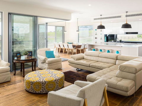 Ocean Breeze - Accommodation Main Beach 2
