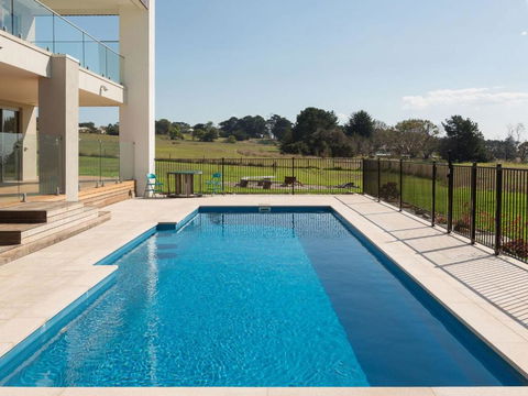 Ocean Breeze - Accommodation Main Beach 1