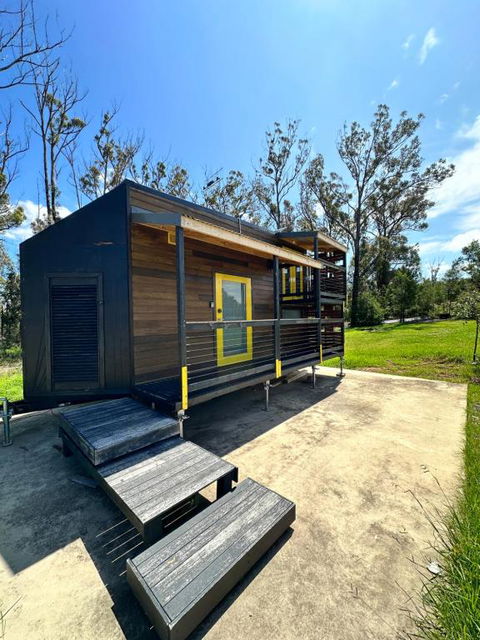 Ocean Breeze Tiny House - Ocean And Lake View - Accommodation Main Beach 1