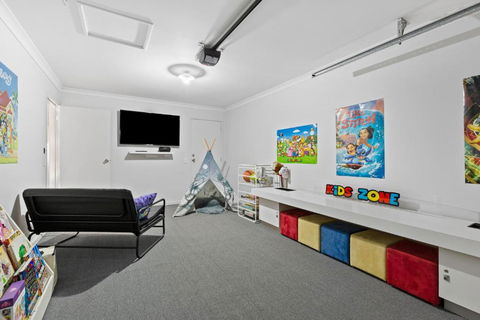 Ocean Dreams- Perfect Whole Family Getaway! Kids Games Room, Pet Friendly! - Accommodation Main Beach 1