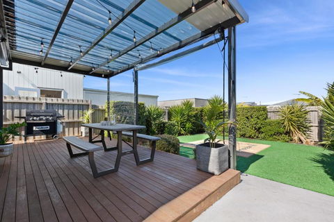 Ocean Dreams- Perfect Whole Family Getaway! Kids Games Room, Pet Friendly! - Accommodation Main Beach 3