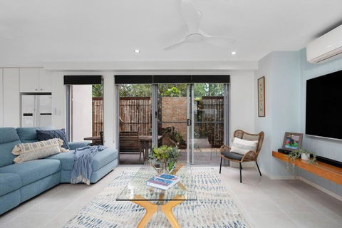 Ocean Escape - 600m To Beach - Accommodation Main Beach 1