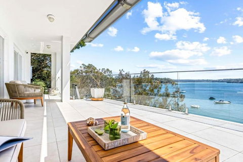Ocean Front Luxury The Lambeth Walk - Accommodation Main Beach 2