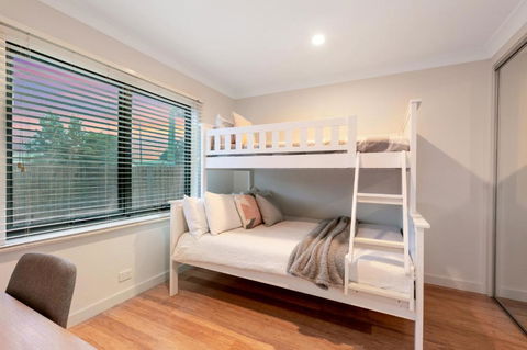 Ocean Grace By The River And Ocean Pet Friendly - Accommodation Main Beach 2