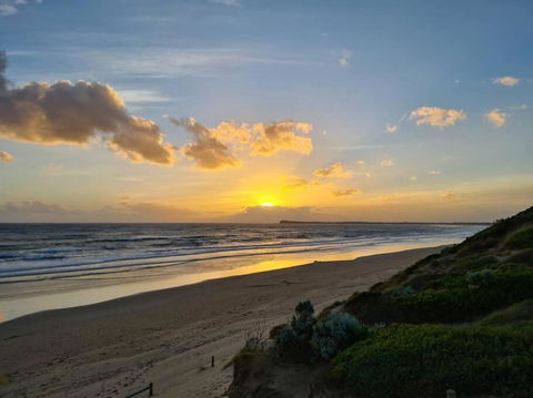 Ocean Grove - Walk To Beach, Park, Cafe & Pub - Accommodation Main Beach 0